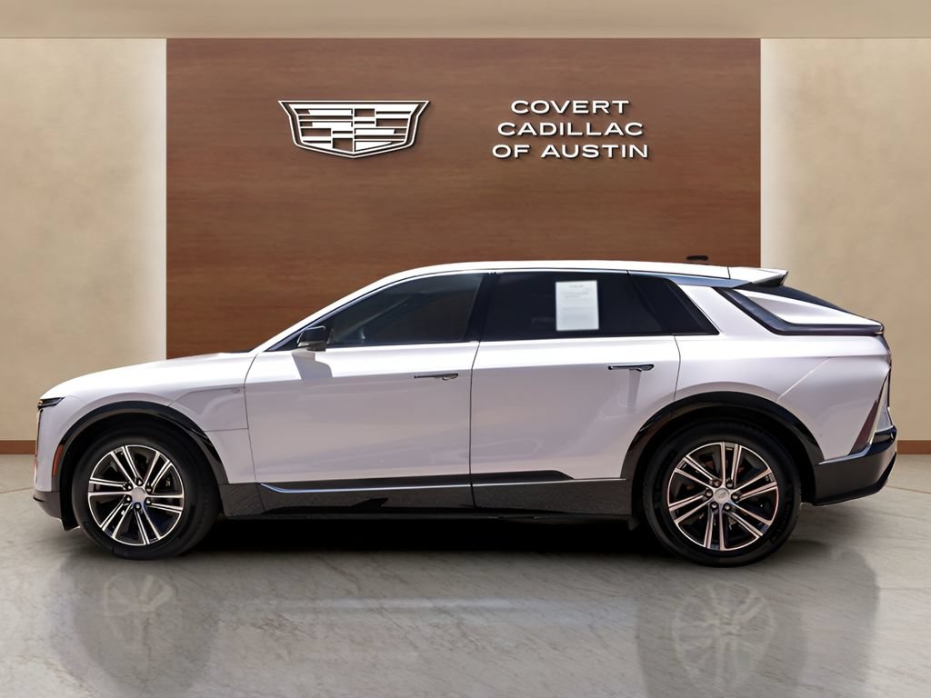 Certified 2024 Cadillac Lyriq Luxury AWD/4WD image 2
