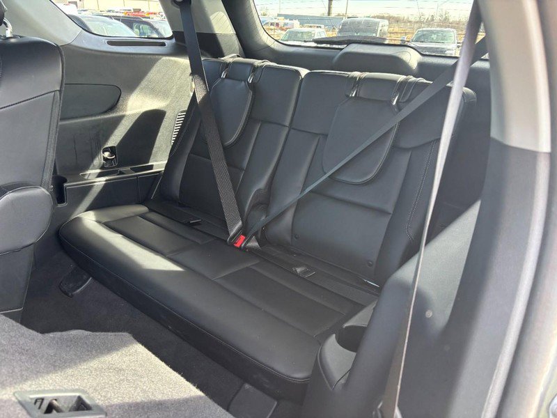 Used 2022 Ford Explorer XLT w/ Equipment Group 202A image 12