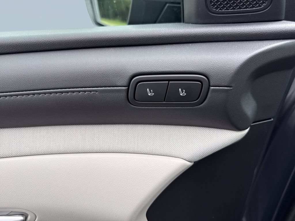 Used 2025 Hyundai Tucson Limited FWD image 16