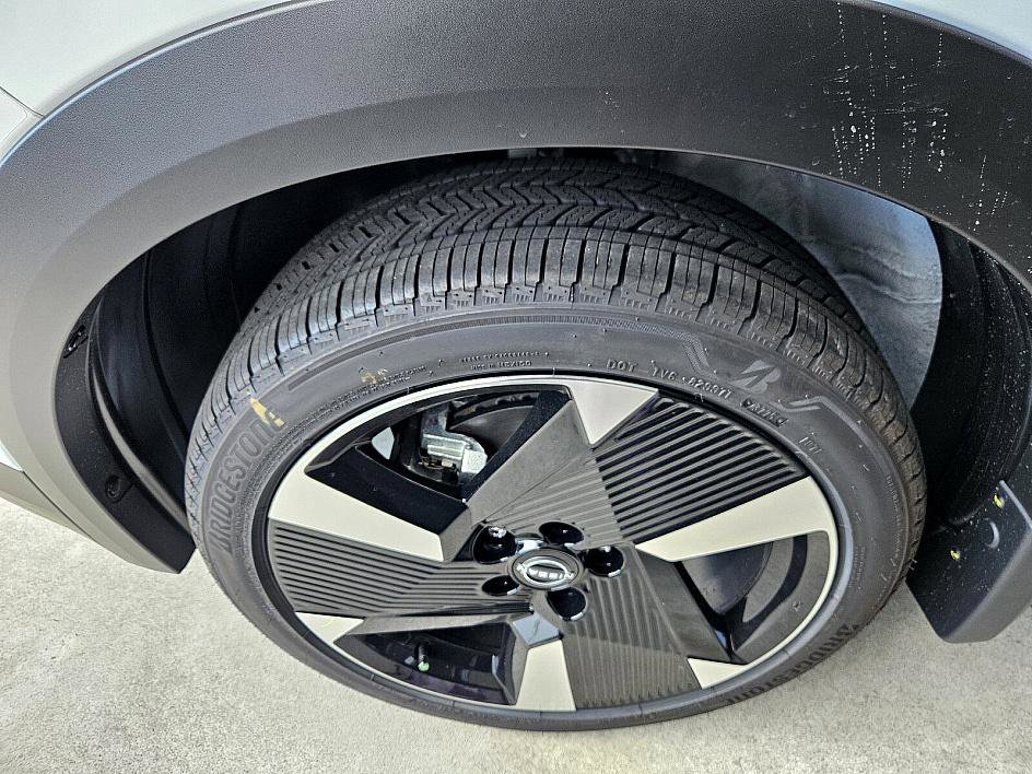 New 2026 Nissan Kicks SR w/ Cold Weather Package image 20