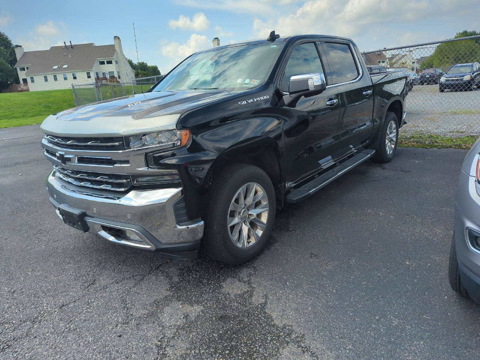 Used 2019 Chevrolet Silverado 1500 LTZ w/ LTZ Plus Package AWD/4WD image 3