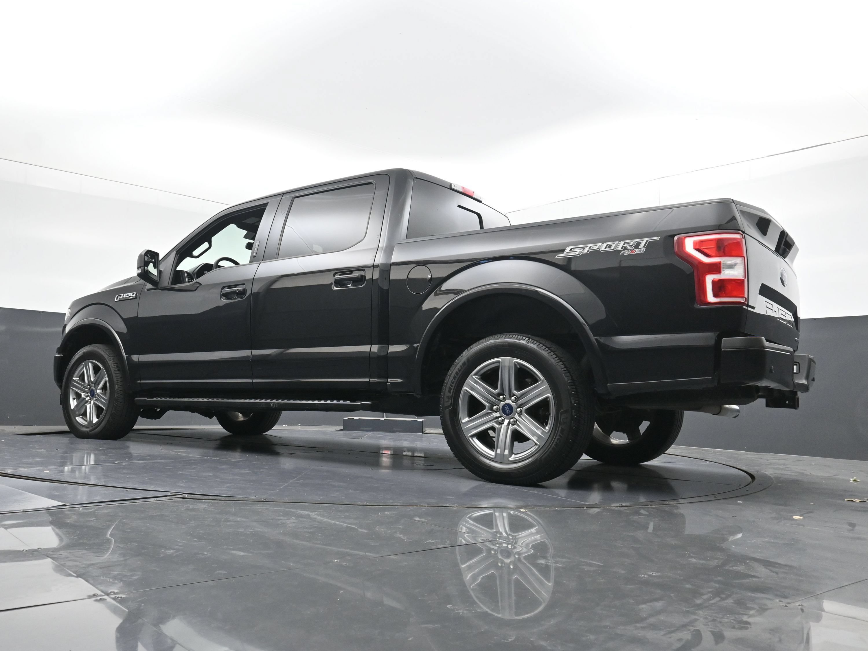 Used 2019 Ford F150 XLT w/ Equipment Group 302A Luxury AWD/4WD image 28