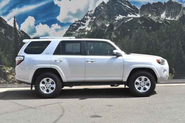 Certified 2024 Toyota 4Runner SR5 Premium w/ Moonroof Package AWD/4WD image 2