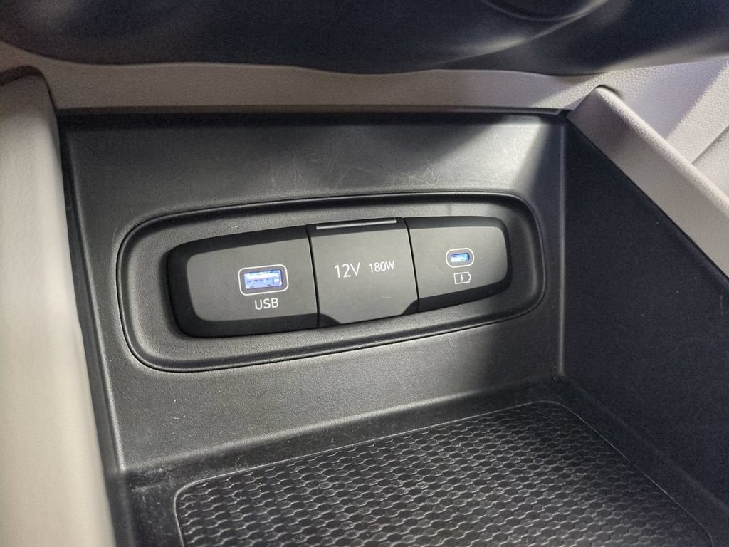 Used 2025 Hyundai Venue SEL FWD image 34