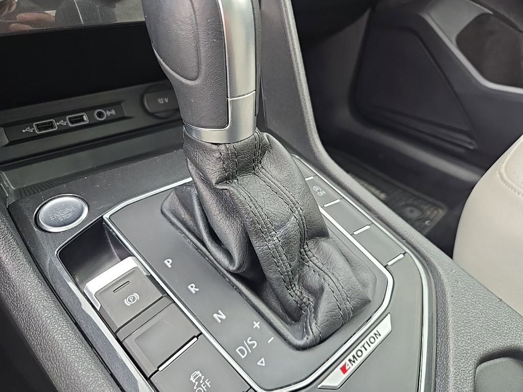 Used 2018 Volkswagen Tiguan SE w/ Panoramic Sunroof Package image 21