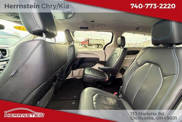 Used 2021 Chrysler Pacifica Touring-L image 22