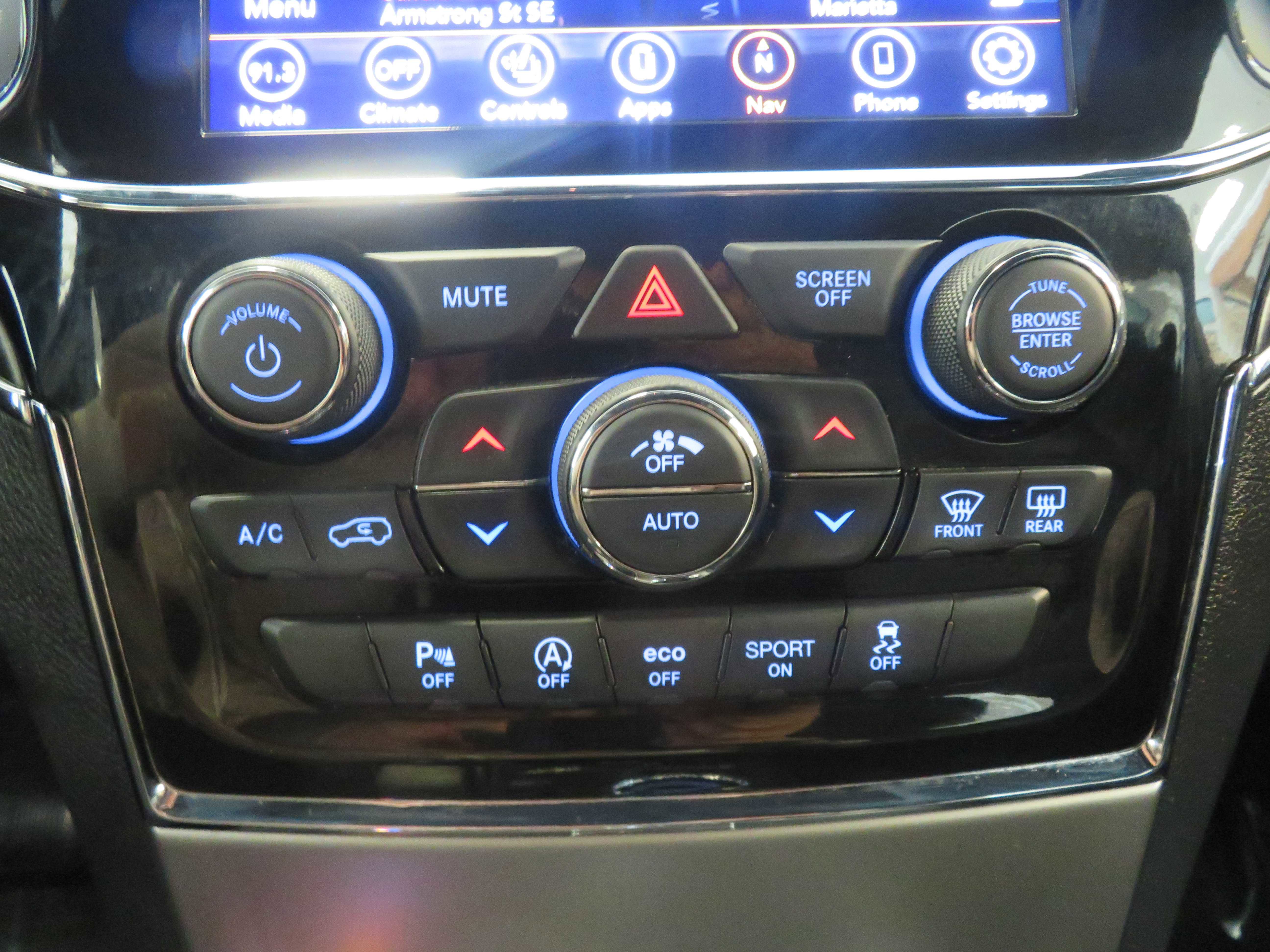 Used 2020 Jeep Grand Cherokee Limited w/ Trailer Tow Group IV image 40