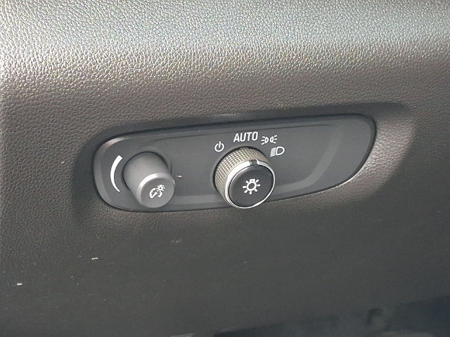 Certified 2021 Chevrolet Traverse LS AWD/4WD image 32
