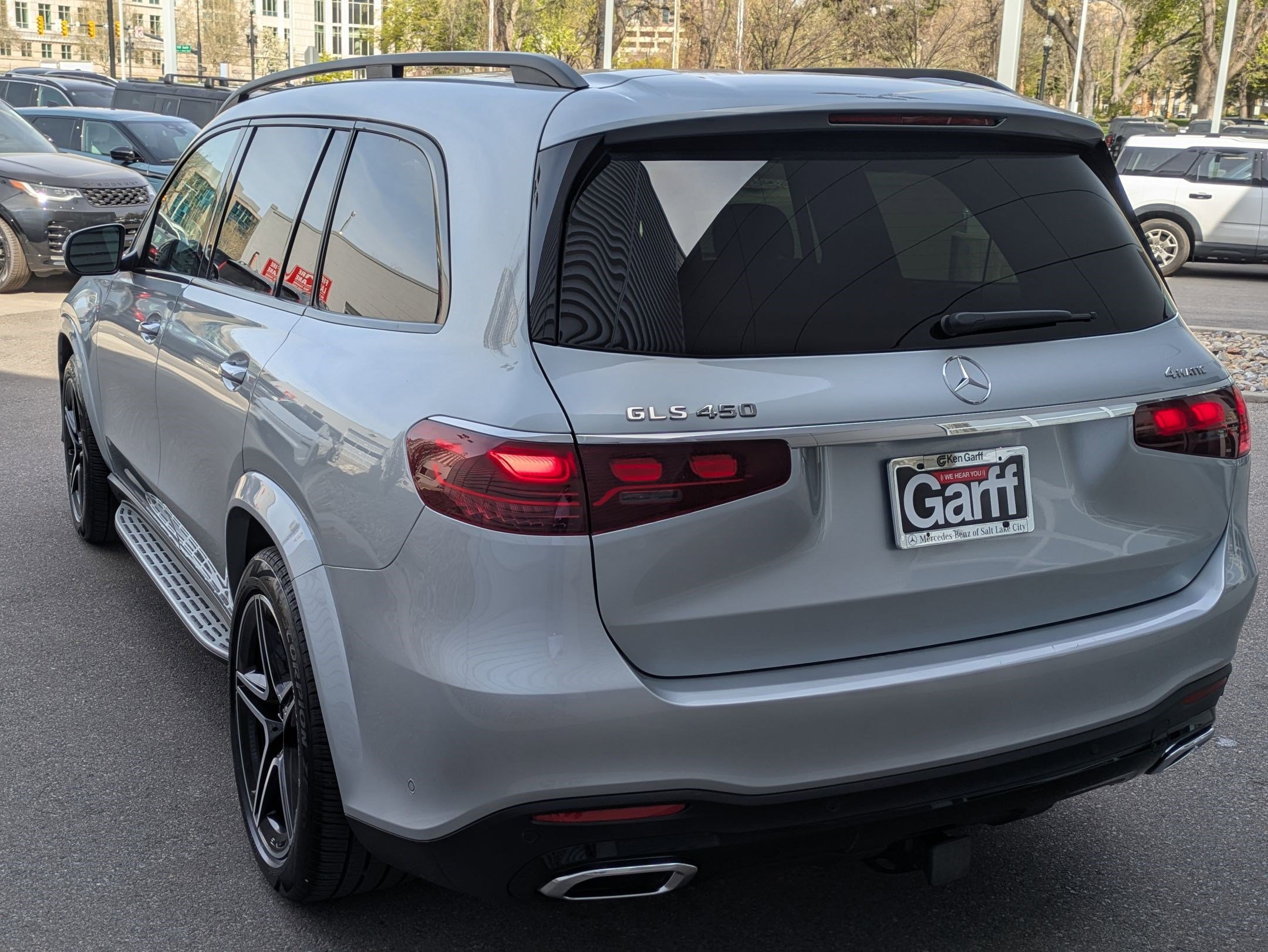 Used 2025 Mercedes-Benz GLS 450 4MATIC image 5