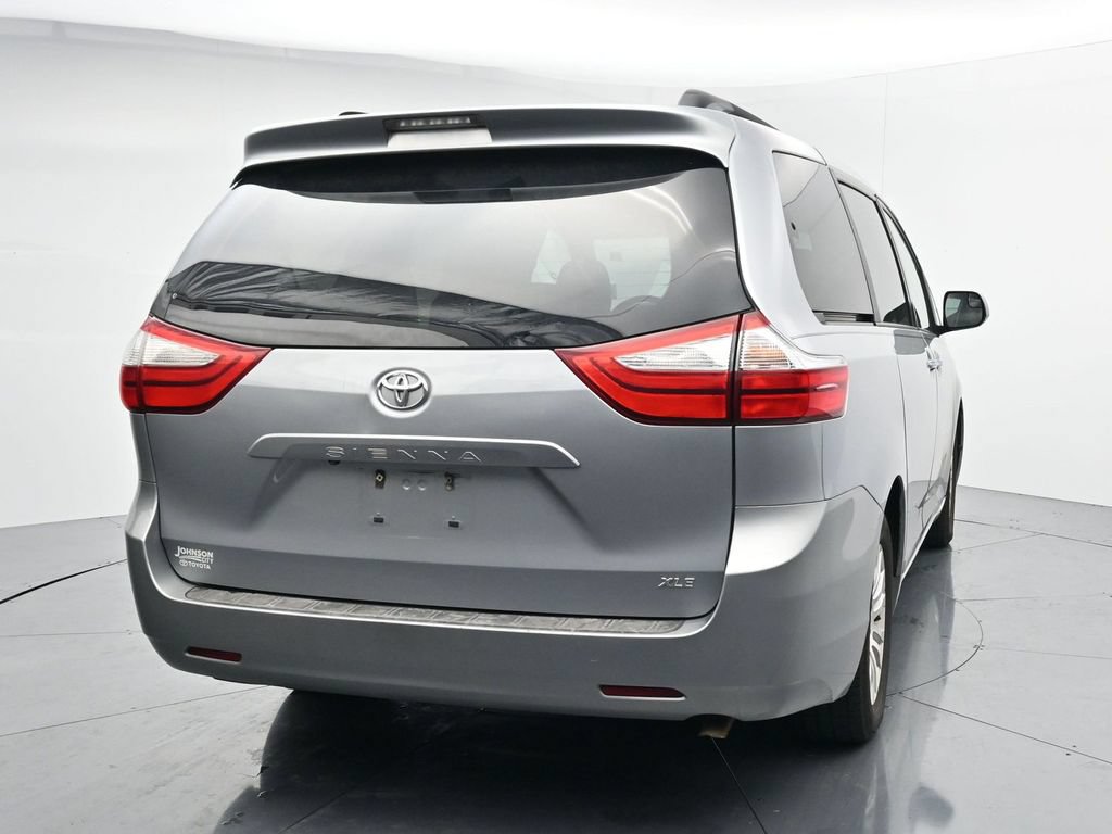 Used 2015 Toyota Sienna XLE w/ Four Season Floor Mat Package FWD image 6