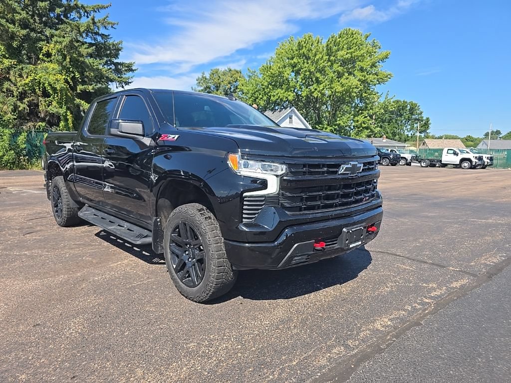 Used 2024 Chevrolet Silverado 1500 LT Trail Boss w/ Convenience Package II AWD/4WD image 4