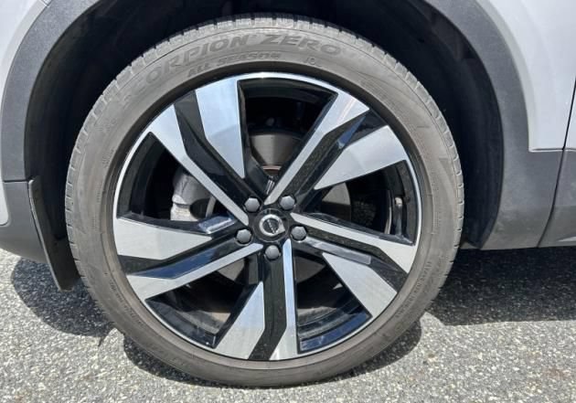 Certified 2023 Volvo XC40 B5 Plus w/ Driver Assist Package AWD/4WD image 19