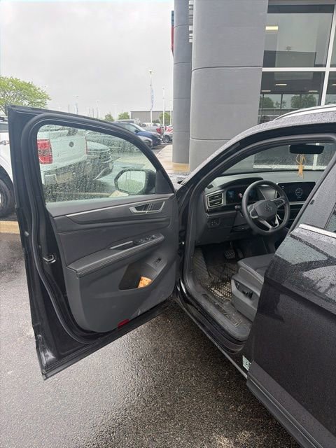 Used 2024 Volkswagen Atlas Cross Sport SE image 9