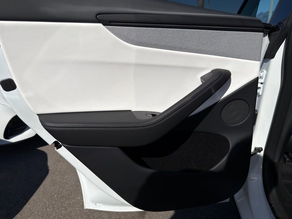 Used 2026 Tesla Model Y Long Range image 40