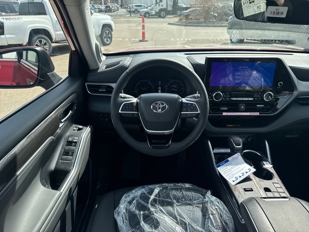 New 2026 Toyota Highlander Limited image 11