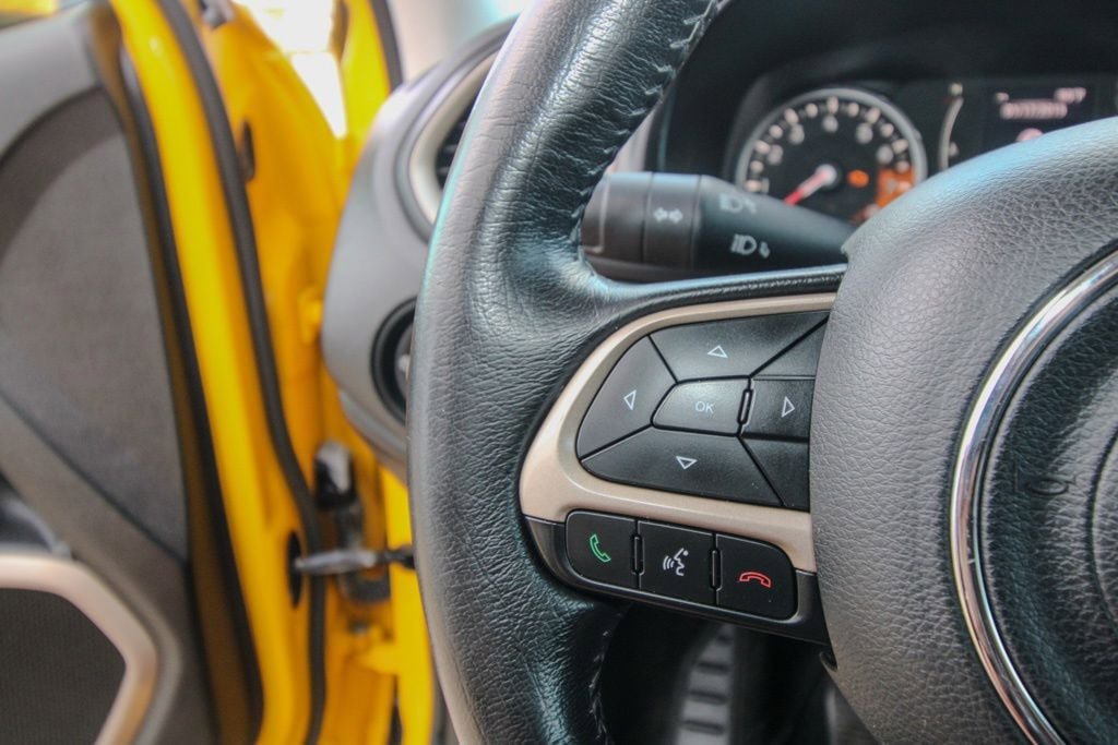 Used 2015 Jeep Renegade Latitude w/ Cold Weather Group II AWD/4WD image 22