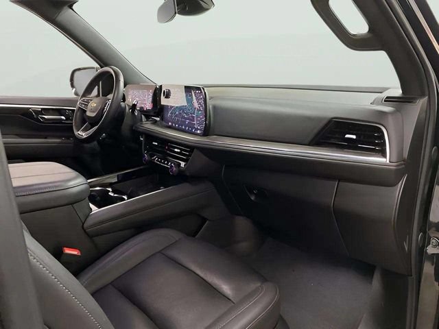 Used 2025 Chevrolet Suburban LT RWD image 81