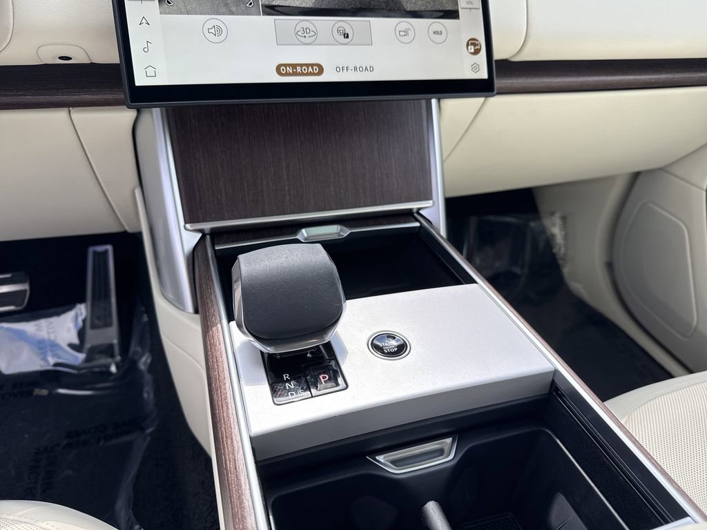 New 2025 Land Rover Range Rover SE image 24