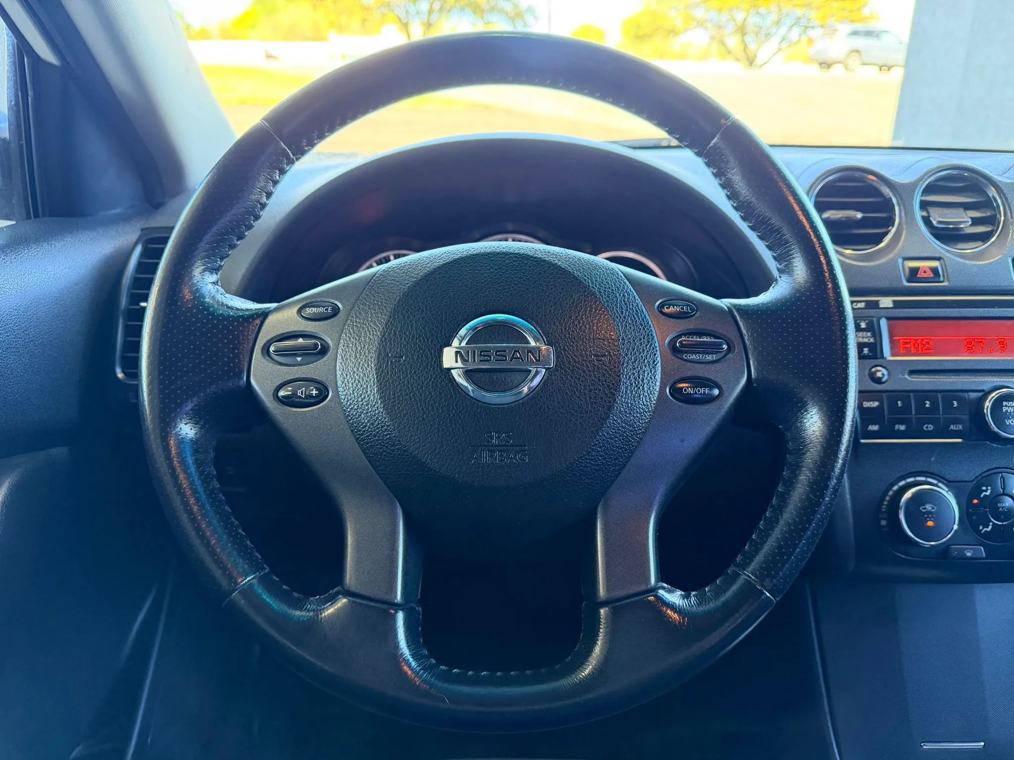 Used 2010 Nissan Altima 3.5 SR image 10