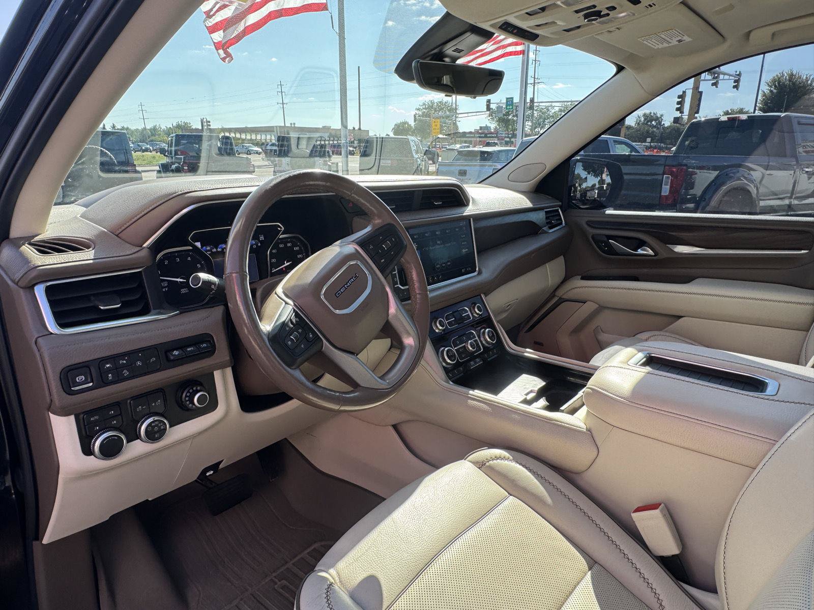 Used 2021 GMC Yukon Denali w/ Denali Premium Package AWD/4WD image 17