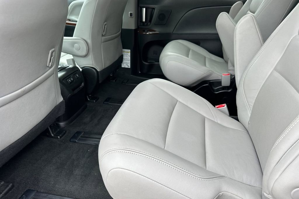 Used 2018 Toyota Sienna Limited AWD/4WD image 12