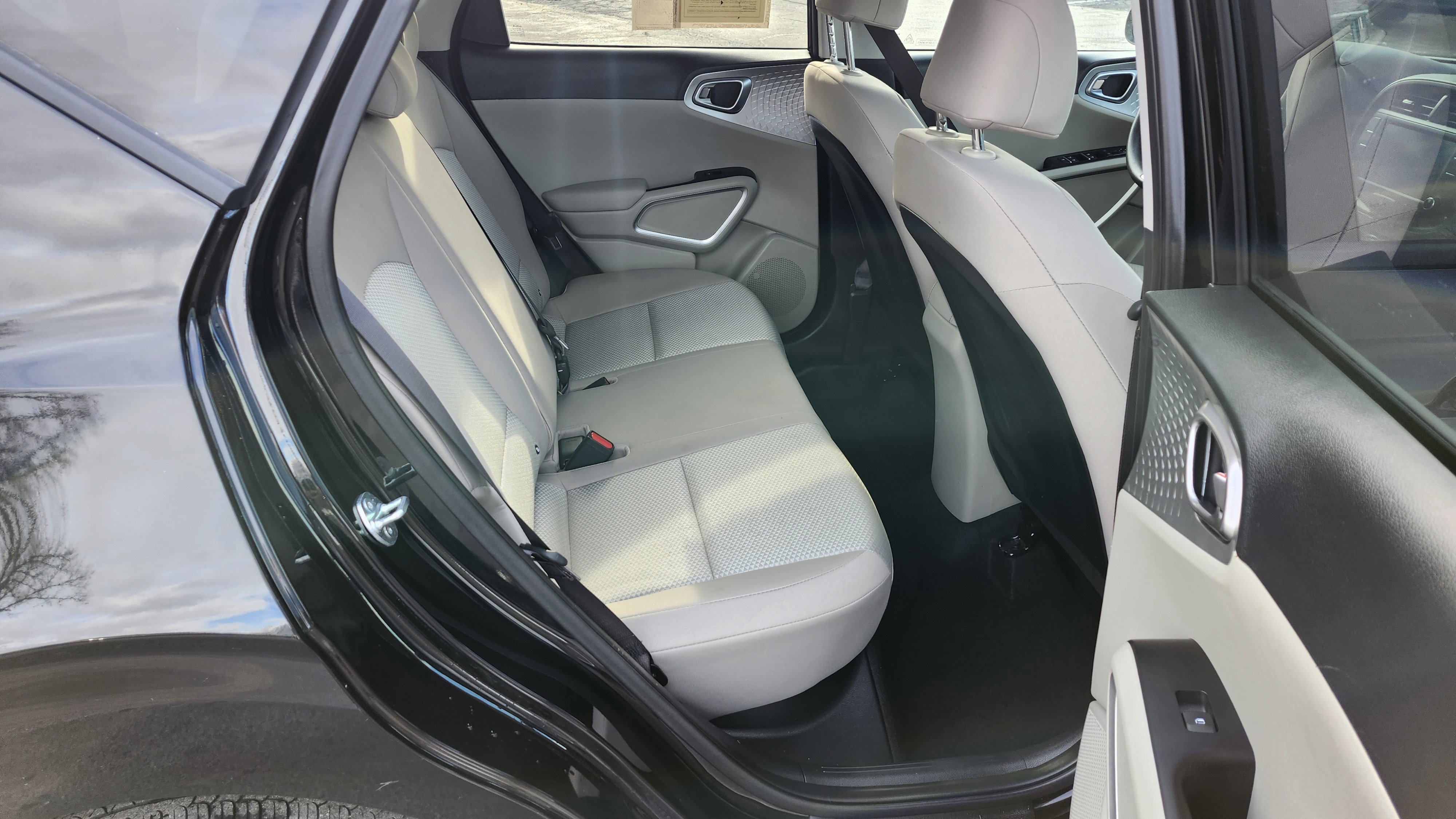 Used 2024 Kia Soul LX image 18