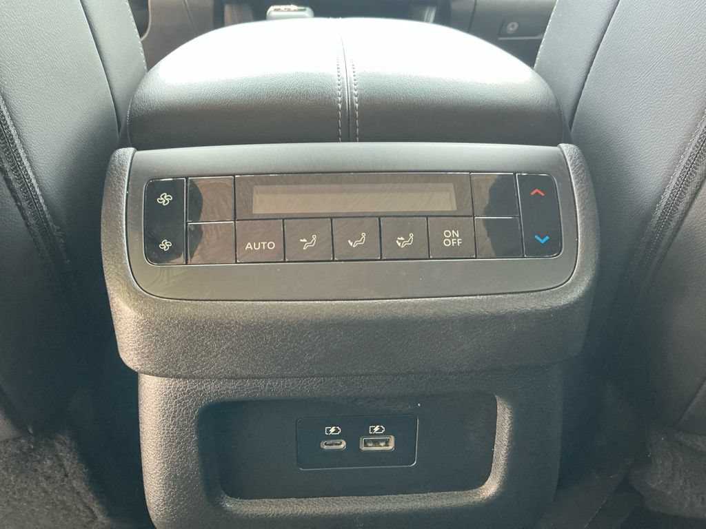 Used 2025 Nissan Pathfinder SL AWD/4WD image 31