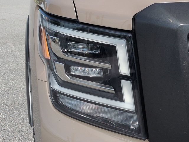 Used 2023 Nissan Titan PRO-4X w/ Pro-4x Convenience Package AWD/4WD image 10