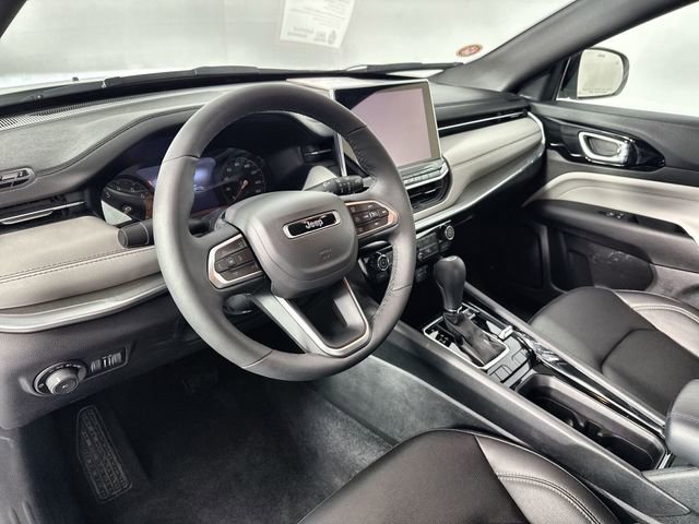 Used 2025 Jeep Compass Limited image 12