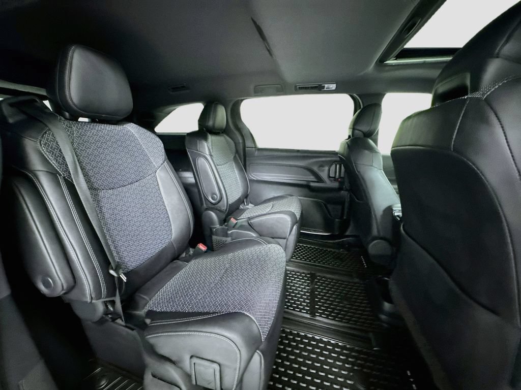Used 2023 Toyota Sienna XSE AWD/4WD image 30