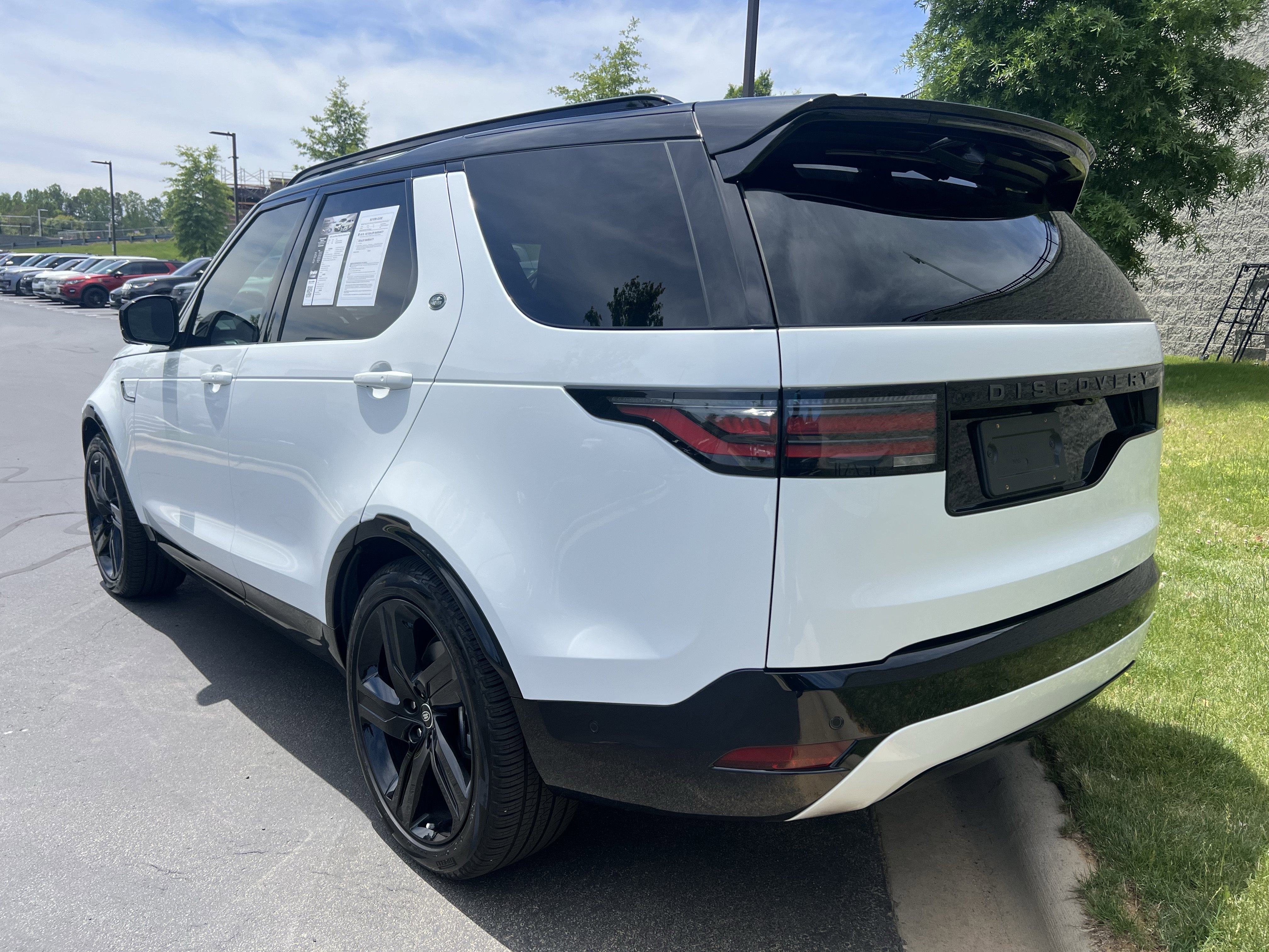 Certified 2025 Land Rover Discovery Dynamic SE AWD/4WD image 5