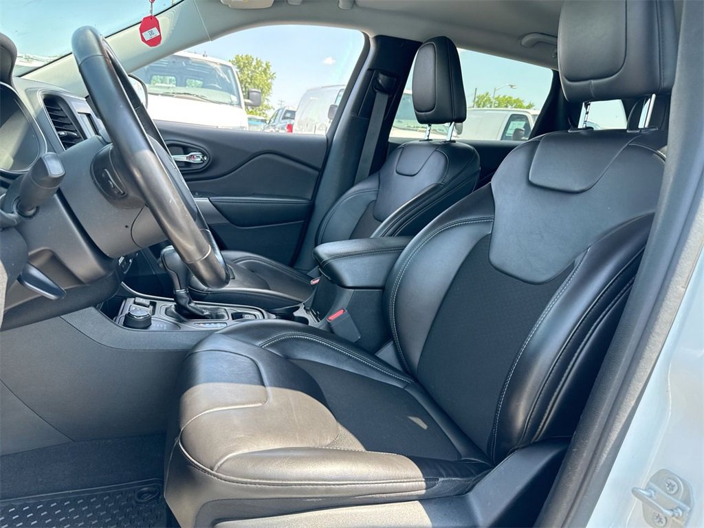 Used 2020 Jeep Cherokee Latitude Plus w/ Cold Weather Group image 11