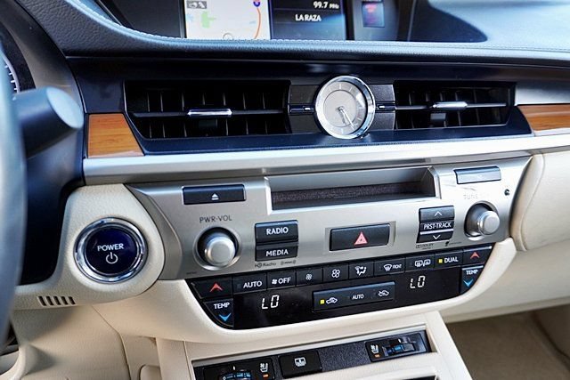 Used 2014 Lexus ES 300h w/ Luxury Package w/Bamboo Trim FWD image 38