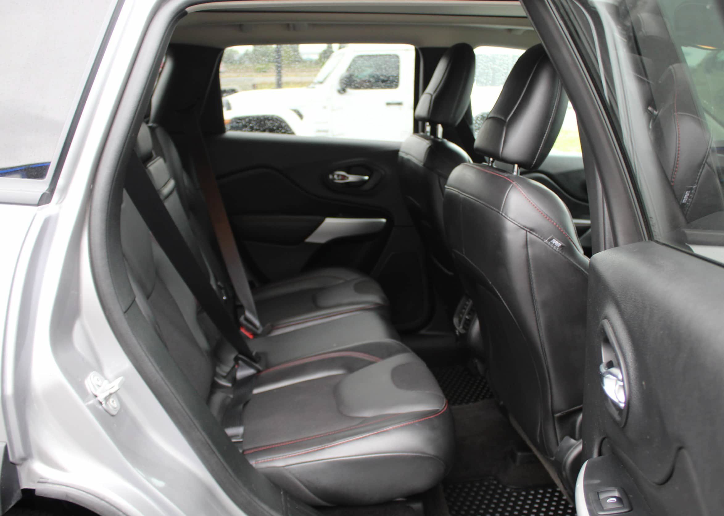 Used 2018 Jeep Cherokee Trailhawk w/ Comfort/Convenience Group AWD/4WD image 20