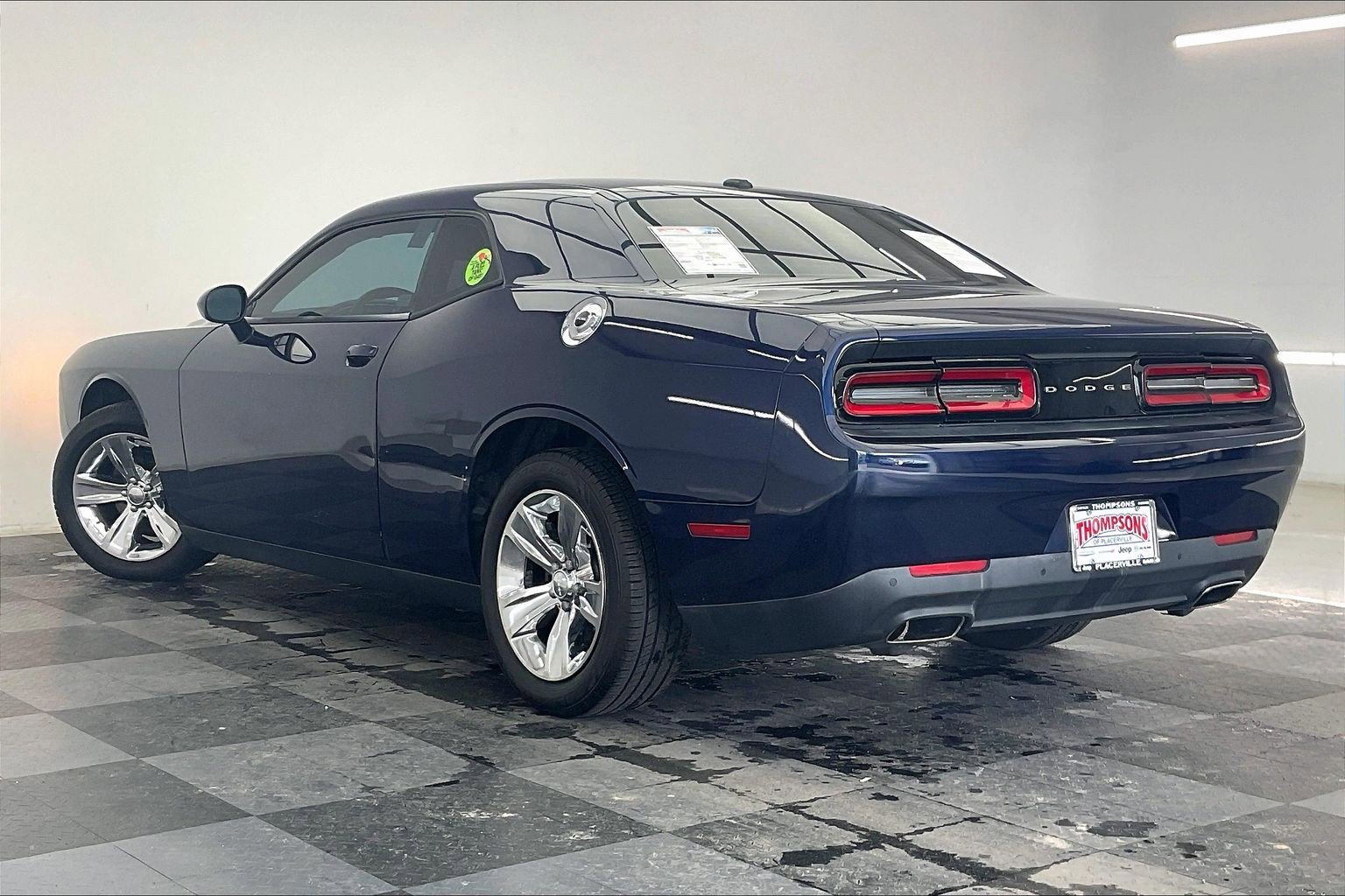 Used 2015 Dodge Challenger SXT w/ Driver Convenience Group RWD image 10