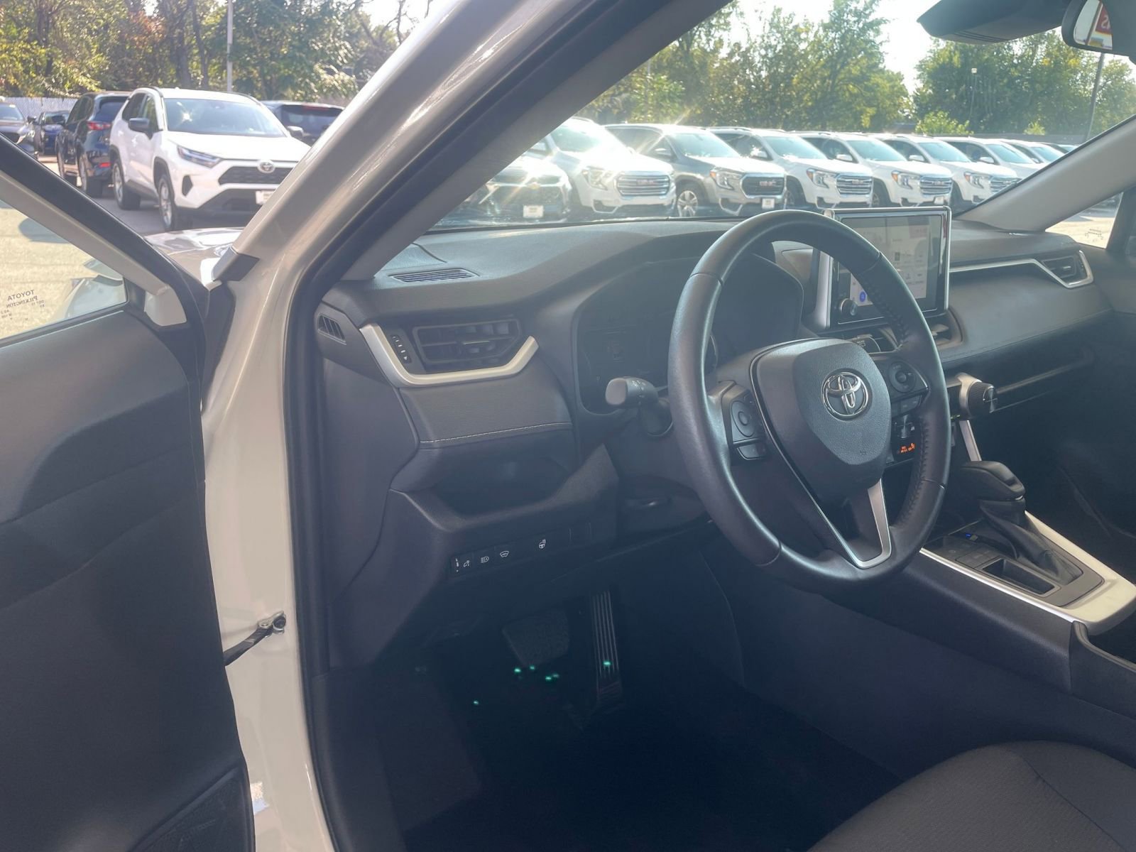 Used 2025 Toyota RAV4 XLE image 34