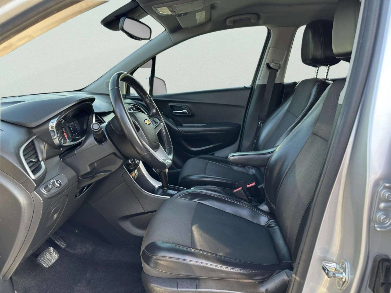 Used 2019 Chevrolet Trax LT w/ LT Convenience Package FWD image 14
