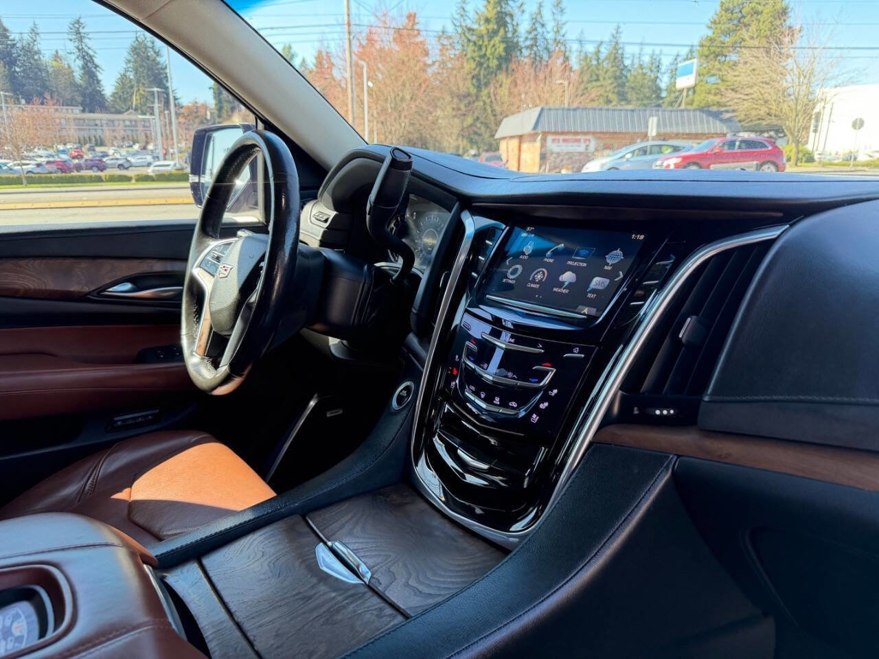 Used 2017 Cadillac Escalade ESV Luxury image 22