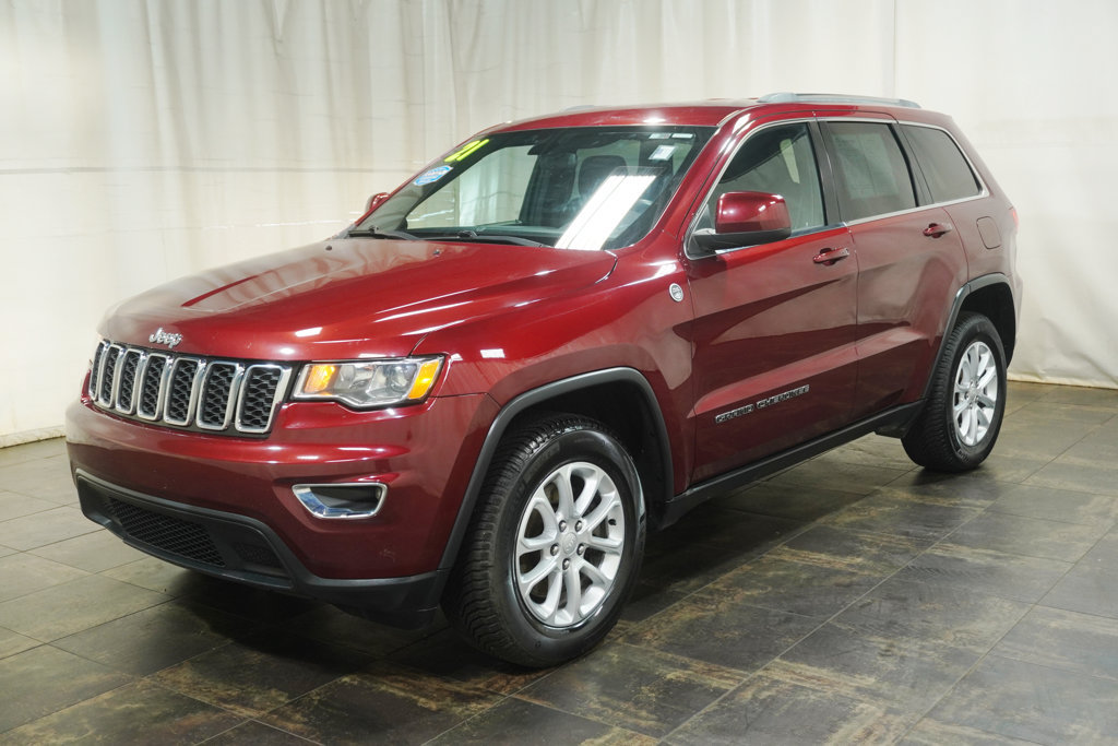 Used 2021 Jeep Grand Cherokee Laredo w/ Security & Convenience Group AWD/4WD image 2