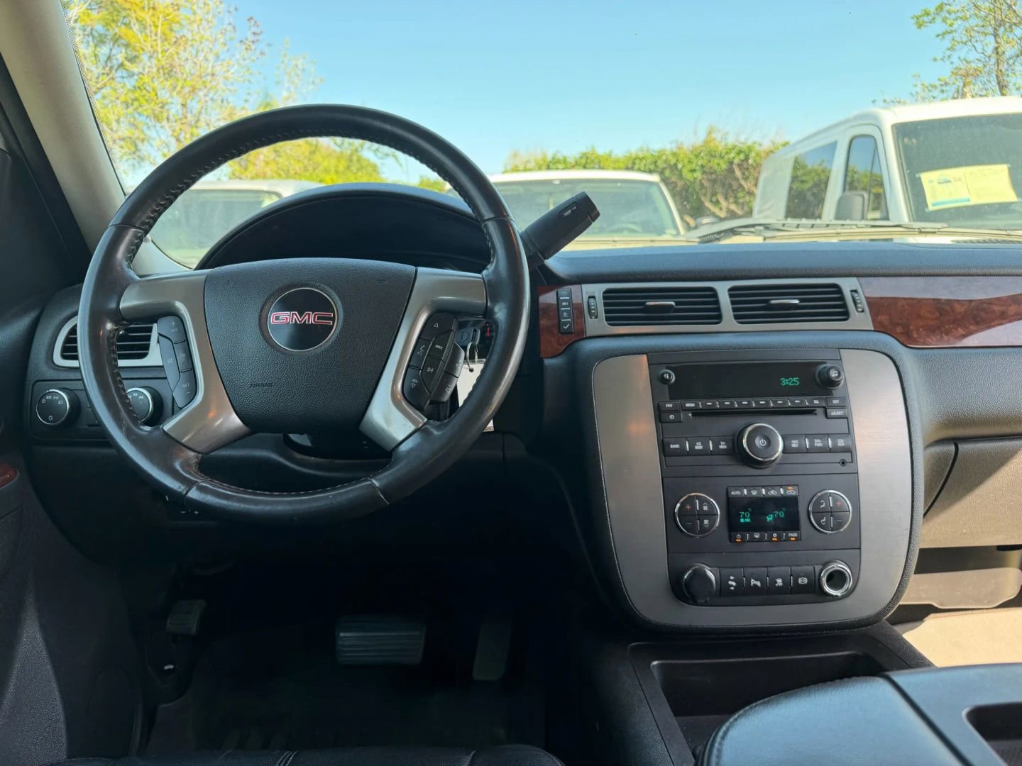 Used 2011 GMC Sierra 2500 SLT w/ SLT Convenience Package AWD/4WD image 13