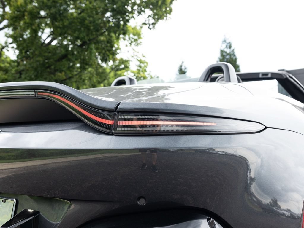 Used 2021 Aston Martin V8 Vantage Roadster RWD image 45