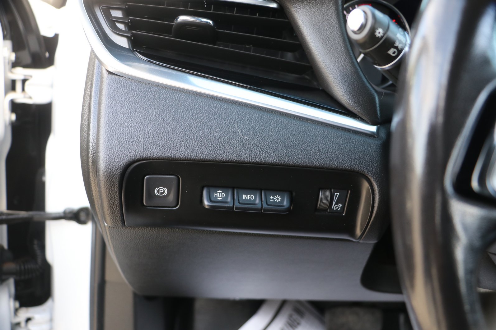 Used 2022 Buick Enclave Avenir w/ Avenir Technology Package AWD/4WD image 12