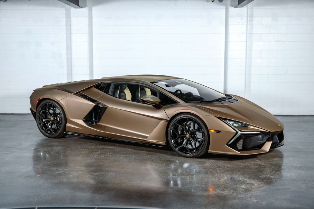 Used 2024 Lamborghini Revuelto AWD/4WD image 2