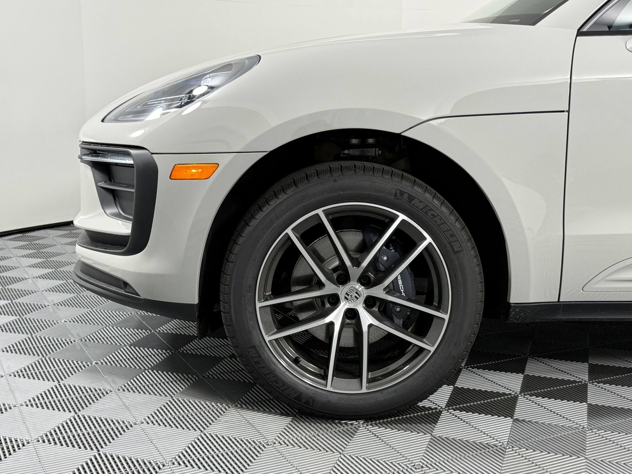 Certified 2026 Porsche Macan AWD/4WD image 12