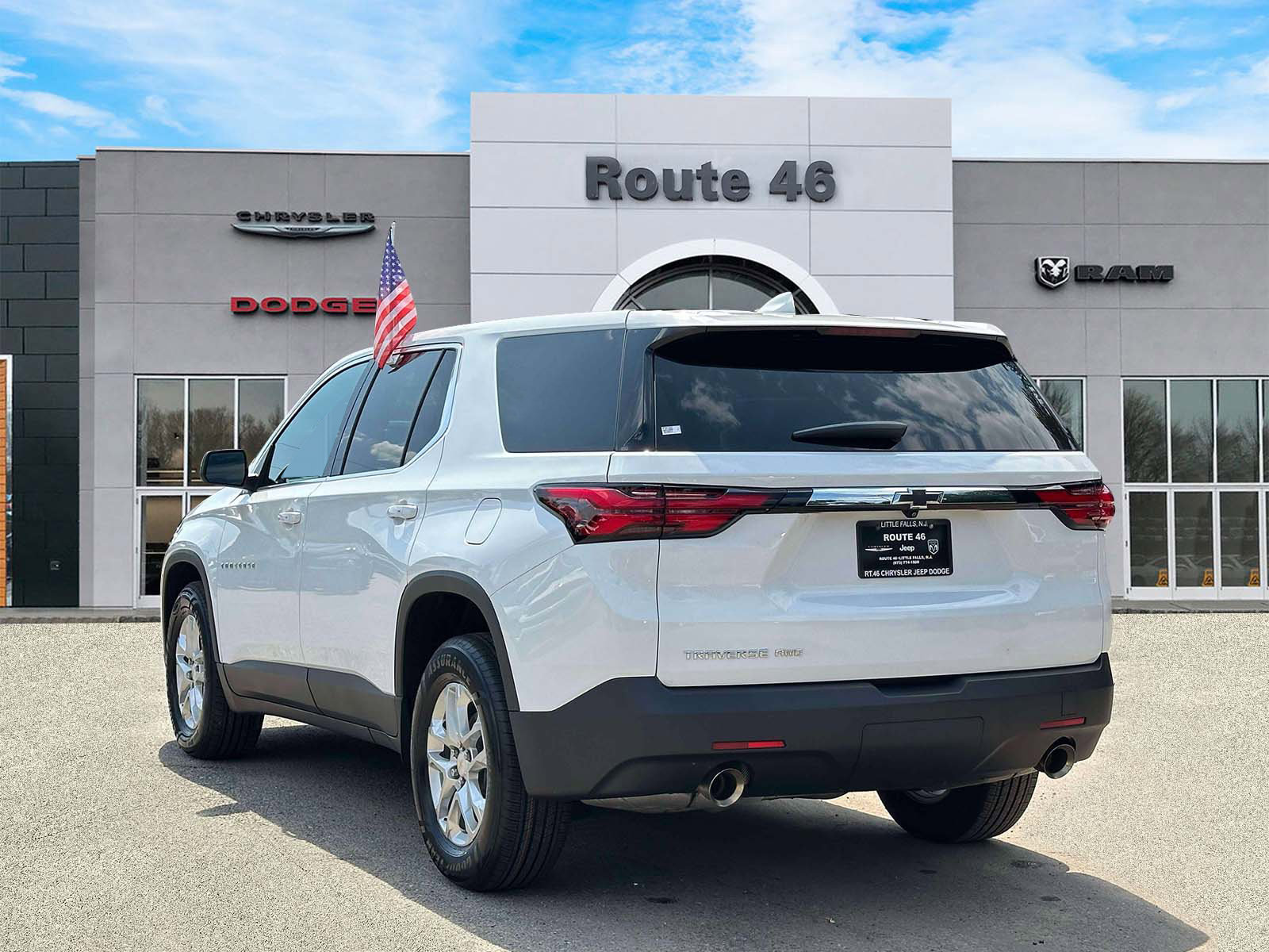 Used 2023 Chevrolet Traverse LS AWD/4WD image 4