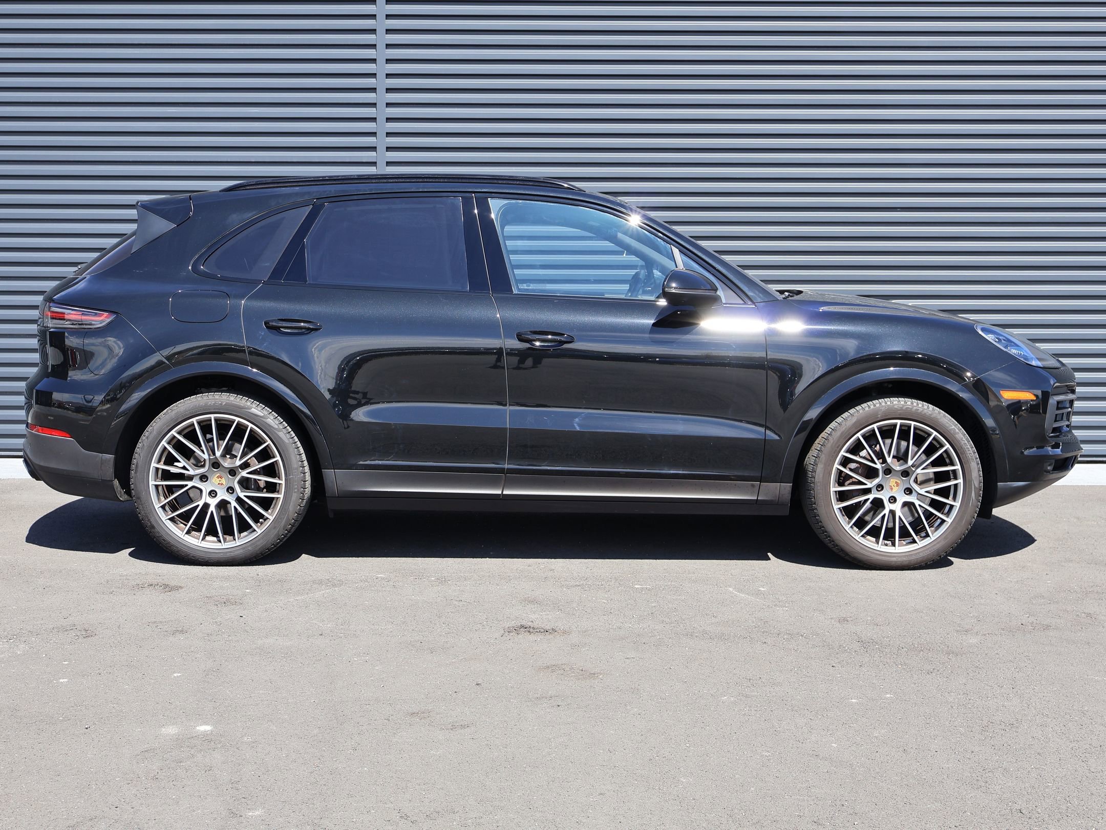 Used 2023 Porsche Cayenne Platinum Edition image 8