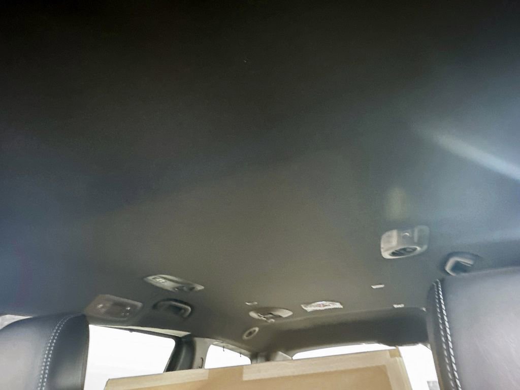 New 2025 Chrysler Pacifica Select w/ Uconnect Theater Family Group image 14