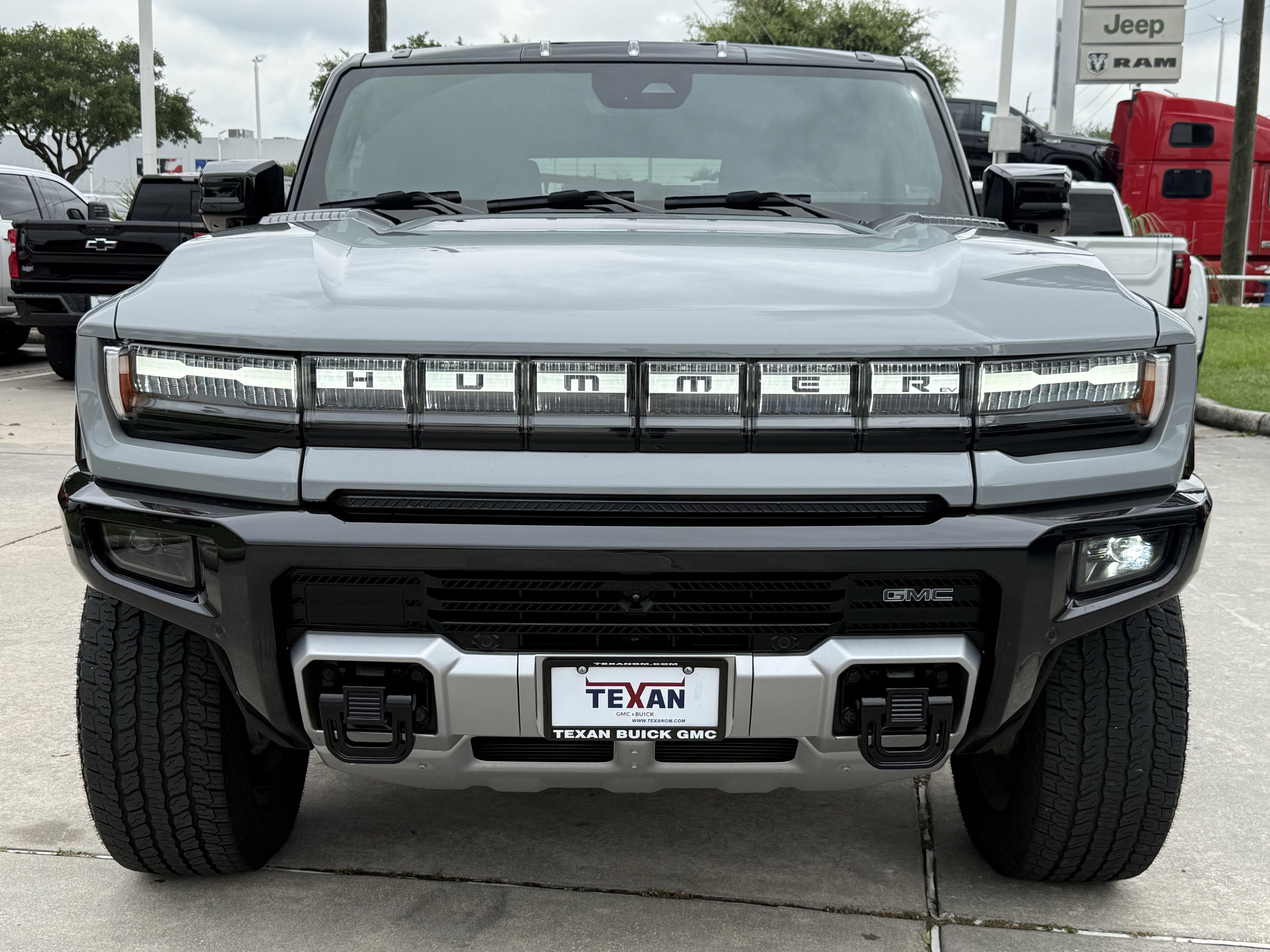 Used 2026 GMC Hummer EV SUV w/ LPO, Dark Essentials Package AWD/4WD image 10