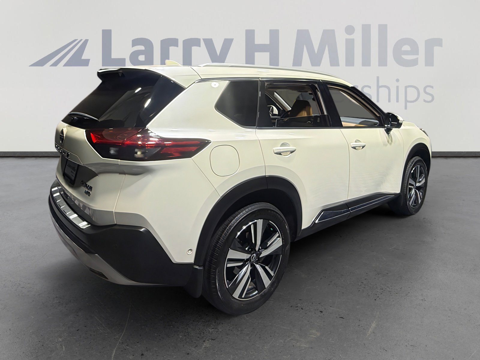 Certified 2023 Nissan Rogue Platinum w/ Platinum Premium Package AWD/4WD image 5