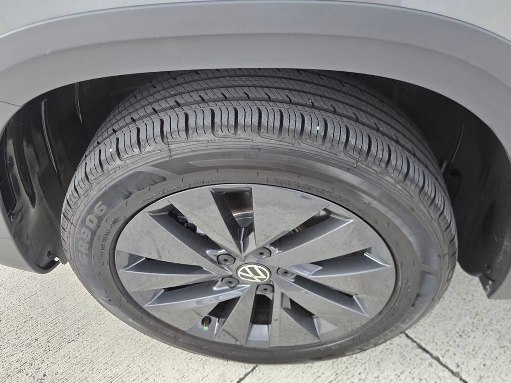 Certified 2024 Volkswagen Taos S FWD image 10